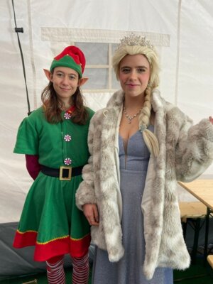 Weihnachtself & Elsa (Bild vergr&ouml;&szlig;ern)