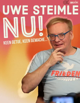 Man sieht den Kabarettist Uwe Steimle in denkender Pose, wie er in die Kamera blickt. (Bild vergr&ouml;&szlig;ern)