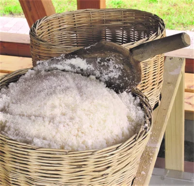 Korb mit Siedesalz (Bild vergr&ouml;&szlig;ern)