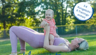 Mama macht mit Kleinkind Sport