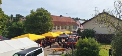 Hock am Feuerwehrhaus Gomadingen