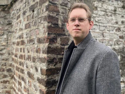 Sebastian Breuing, musikalische Leitung (Bild vergr&ouml;&szlig;ern)