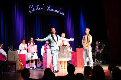 Szene aus dem Musical (Bild vergr&ouml;&szlig;ern)