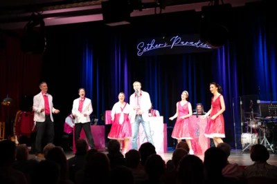 Szene aus dem Musical (Bild vergr&ouml;&szlig;ern)