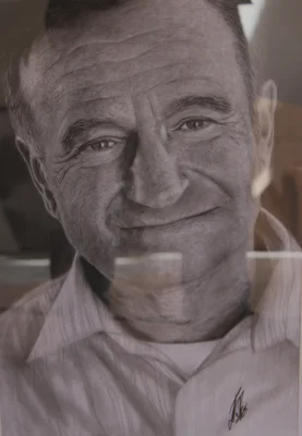 Als wäre es ein Foto von Robin Williams - Fotorealistisches Porträt von Julia Weise