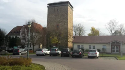 Hochmittelalterlicher Wohn- und Wehrturm (Bild vergr&ouml;&szlig;ern)
