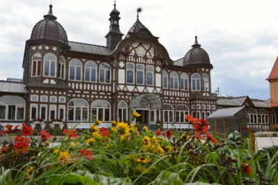 Mittelbau des Gradierwerks (Bild vergr&ouml;&szlig;ern)