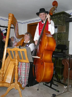 Harfenmusi zum Kirta auf der Glentleiten