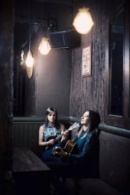 Jenn und Laura by Seth Tinsley