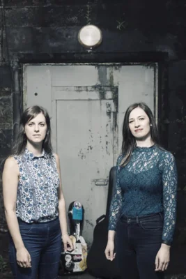 Jenn und Laura by Seth Tinsley