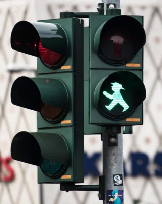 https://pixabay.com/de/photos/ampel-verkehrsampel-3934175/