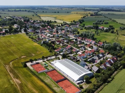 Gewerbegebiet am Ortsrand von Wulkenzin