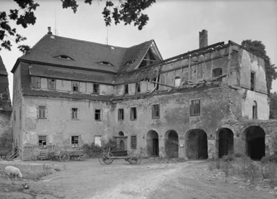 Foto sd_Mockritz  Schloss Mockritz nach Einstellung der Abbrucharbeiten, 1950 (Bild vergr&ouml;&szlig;ern)