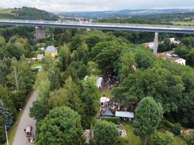 Blick auf die Bastei und die Autobahnbrücke aus der Luft © Seltmann (Bild vergr&ouml;&szlig;ern)
