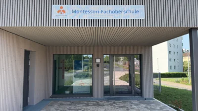 Eingang der Fachoberschule (Bild vergr&ouml;&szlig;ern)