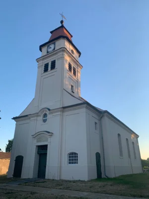 Kirche Rädel (Foto von Lena Kirstein) (Bild vergr&ouml;&szlig;ern)