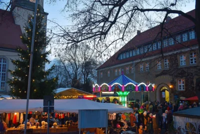 Weihnachtsmarkt auf dem Rathausplatz