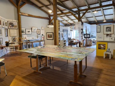 Werner Schinko Ausstellung in der Scheune Bollewick (Bild vergr&ouml;&szlig;ern)