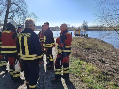 09/2025 - Ölfilm auf der Elbe