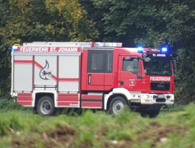 HLF St. Johann auf Anfahrt