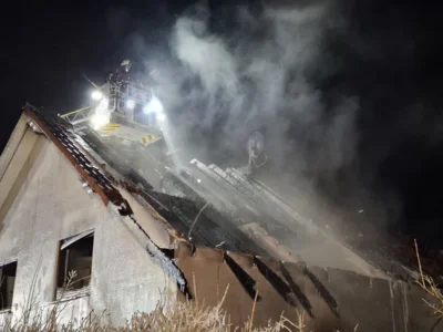 Gebäudebrand in Schermen - Dachstuhl im Vollbrand