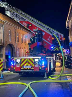 Drehleiter bei der Brandbekämpfung