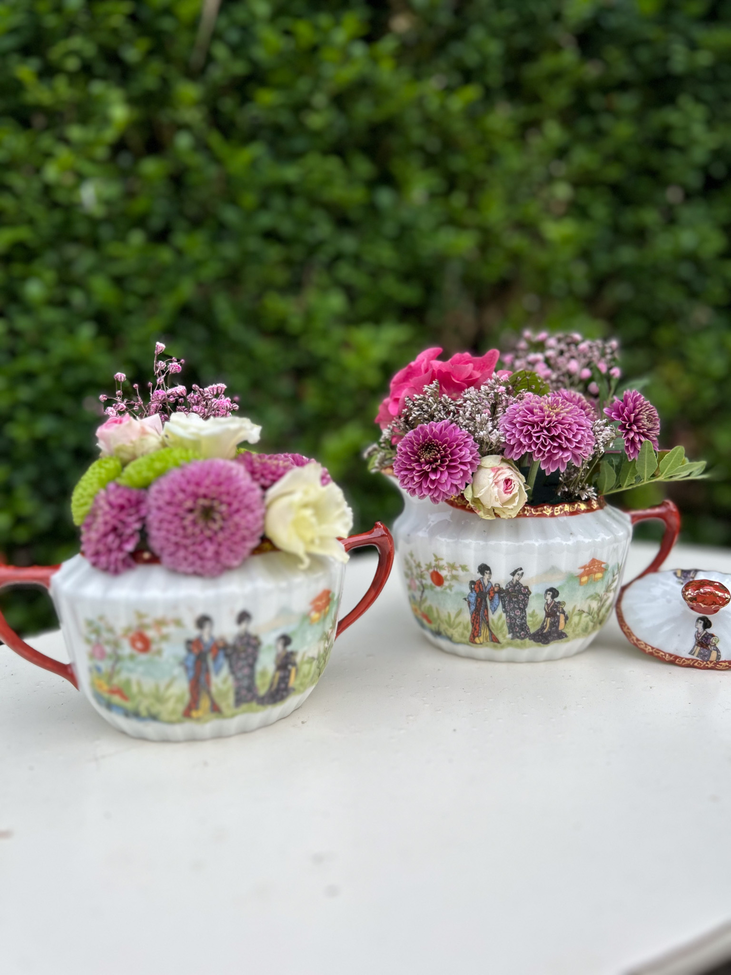 2 kleine Blumenvasen