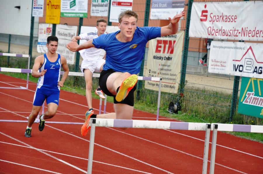Bild: 6. Disziplin: Hürden: MJU20 Lauf 1