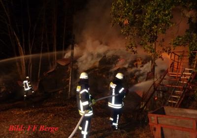 Foto des Albums: Einsatz Strohlagerbrand Berge Dalvers