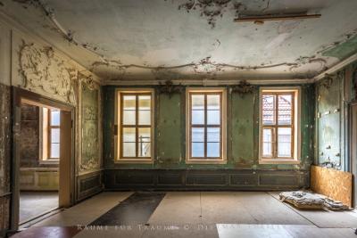 Vorschaubild: Hauptgebäude Stucksaal im 1. Obergeschoss, Fensterfront Westseite (Knappengasse)