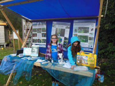 Anastasia und Christina bei der Arbeit 