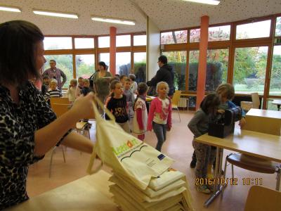 Foto des Albums: Kooperationsvereinbarung zwischen Gemeinde-Bibliothek und Schule erneuert