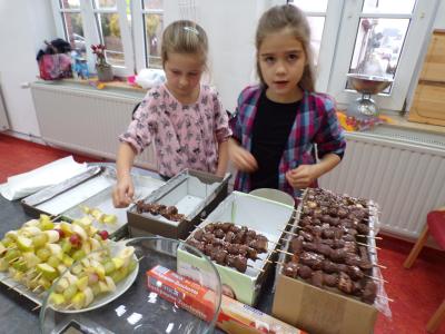 Foto des Albums: Früchtebasar Klasse 2a