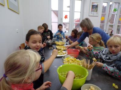 Foto des Albums: Früchtebasar Klasse 2a