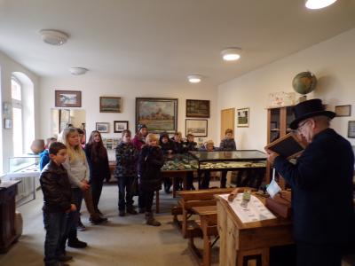 Foto des Albums: Besuch des Heimatmuseums und der Heimatstube Crivitz durch die 4. Klassen zum 206. Geburtstag von Fritz Reuter