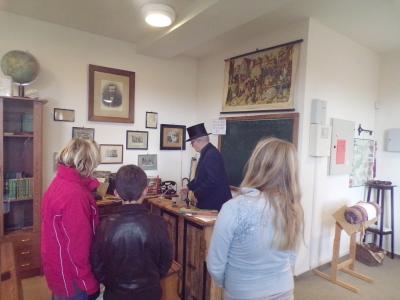 Foto des Albums: Besuch des Heimatmuseums und der Heimatstube Crivitz durch die 4. Klassen zum 206. Geburtstag von Fritz Reuter