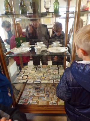 Foto des Albums: Besuch des Heimatmuseums und der Heimatstube Crivitz durch die 4. Klassen zum 206. Geburtstag von Fritz Reuter