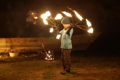 Foto des Albums: Schattentheater und Feuershow auf Butzower Martinsfest (12.11.2016)