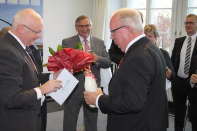 Foto des Albums: Dietmar Woidke überreicht Bundesverdienstorden an Bernd Adler aus Goßmar