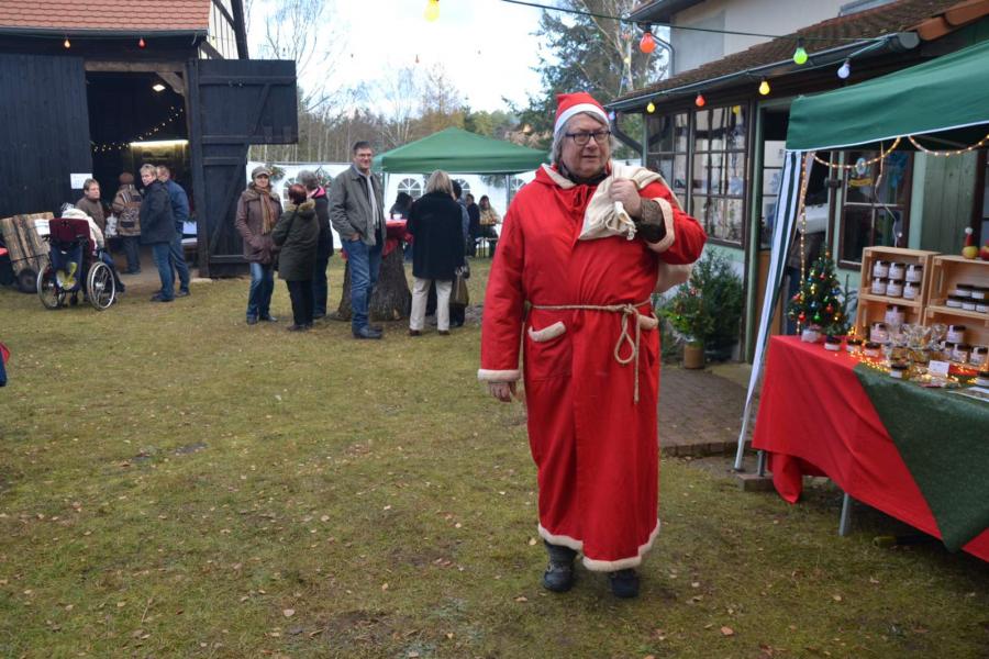 Bild: Der Weihnachtsmann auf der Suche nach den Kindern.