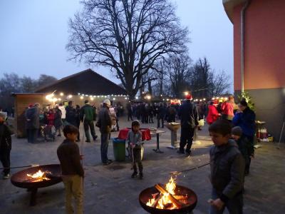 Foto des Albums: Weihnachtsmarkt an der Goethe-Grundschule (06.12.2016)