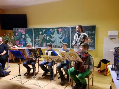 Foto des Albums: Seniorenweihnachtsfeier in der Grundschule (07. 12. 2016)