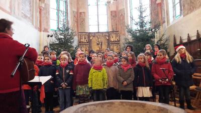 Foto des Albums: Adventsmarkt zum Adventssingen der Schulchöre in der Kirche Crivitz