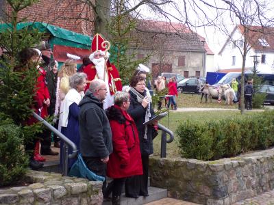 Foto des Albums: Adventsmarkt zum Adventssingen der Schulchöre in der Kirche Crivitz