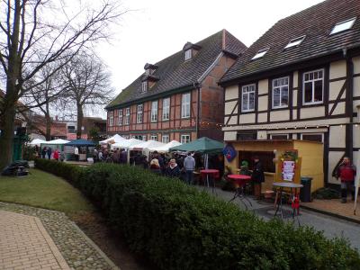 Foto des Albums: Adventsmarkt zum Adventssingen der Schulchöre in der Kirche Crivitz