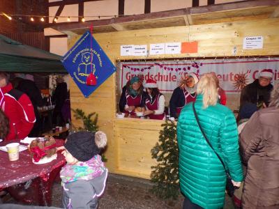 Foto des Albums: Adventsmarkt zum Adventssingen der Schulchöre in der Kirche Crivitz