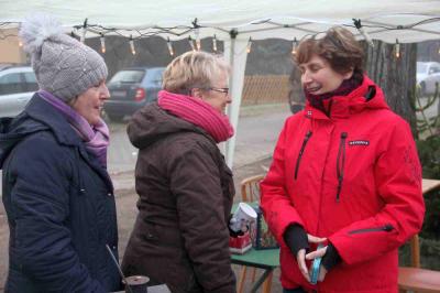 Foto des Albums: Walddrehnaer Weihnachtsmarkt - Weihnachtsmann kommt in diesem Jahr mit dem Trabi (Bilder: Dietmar Becker)