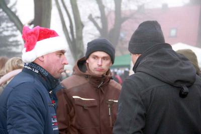 Foto des Albums: Walddrehnaer Weihnachtsmarkt - Weihnachtsmann kommt in diesem Jahr mit dem Trabi (Bilder: Dietmar Becker)