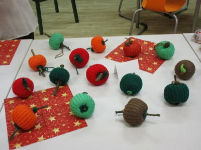 Selbstgestricktes der Handarbeits-AG 