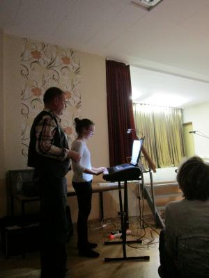 Weihnachtslieder auf dem Keyboard 